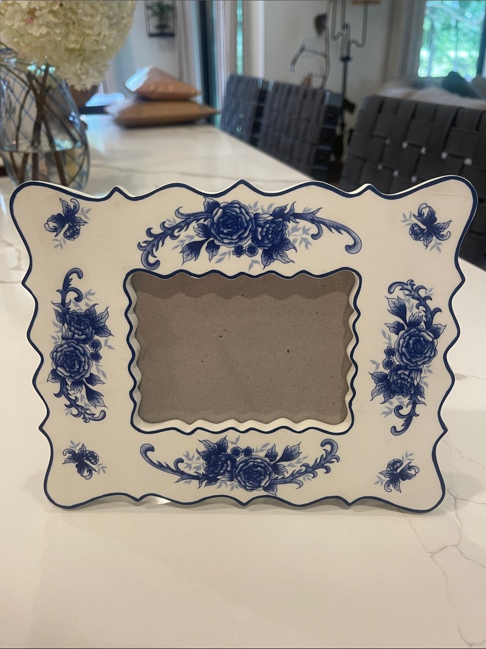 Blue Floral Ceramic Picture Frame - Elegant Vintage-Style Accent
